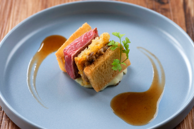 牛ロースのグリエ　焼きリゾットのクーシュ仕立て｜オーダー＆ハーフブッフェイメージ