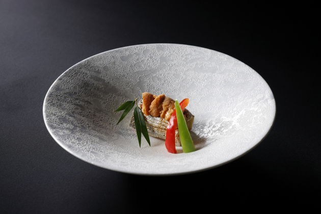 画像：ZK 日本料理「太刀魚雲丹焼き パプリカ酢漬け」