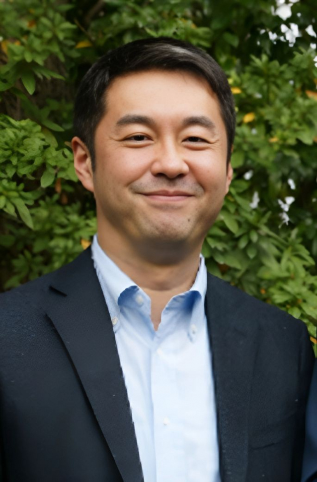 西山　雅巳氏