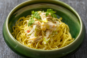 中国料理 四川：中華バル　蒸し鶏とザーサイの和え麺のイメージ