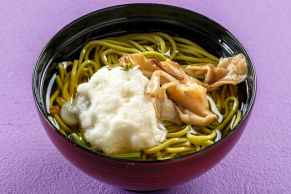 とろろと山菜の茶そば