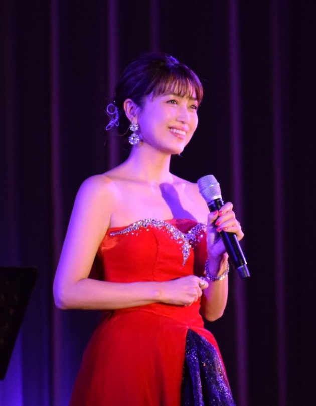 新妻聖子