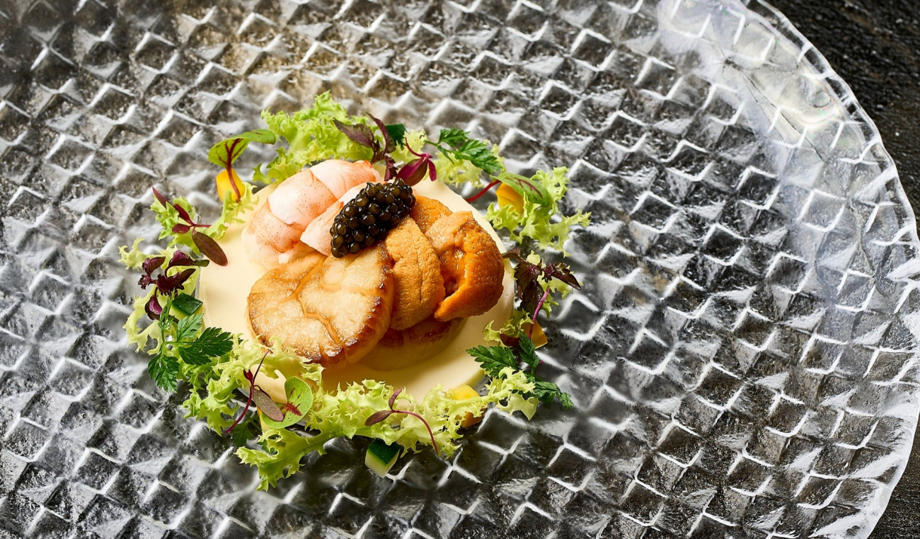 海老、帆立のマリネ　雲丹、キャビア添え　ソース・レフォール