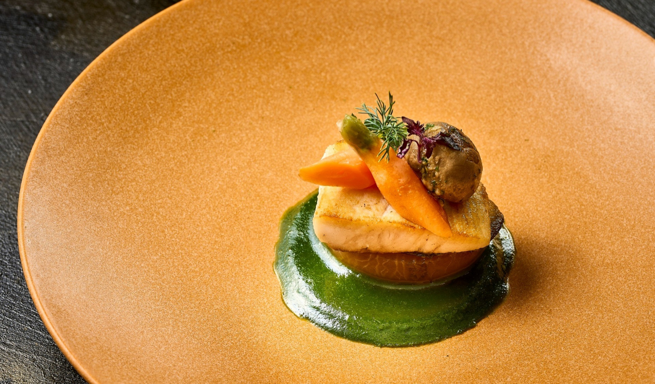 マナガツオのポワレ　ソース・オ・ゼルブ