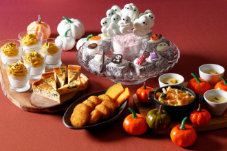 画像：カボチャをふんだんに使ったメニューやキュートなハロウィーンモチーフでデコレーションされたデザート