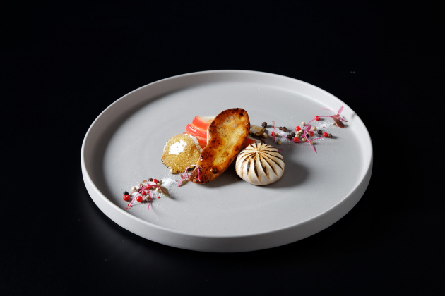 画像：ZK鉄板焼「フォアグラと洋梨 トリュフ添え」