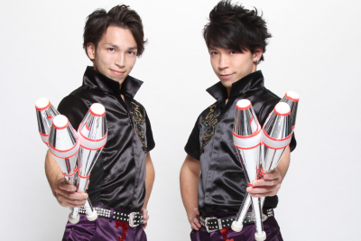 ニューイヤーブッフェ:ジャグリングショー  桔梗ブラザーズ