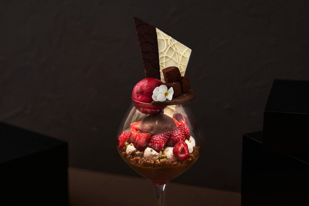 チョコレートとベリーのパフェ