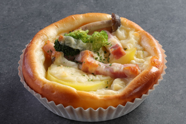 画像：じゃがいもとベーコンのグラタンパン