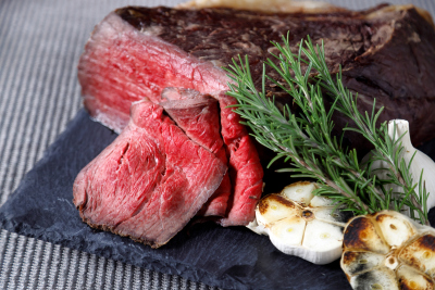 画像：COOKAで提供する「国産牛ローストビーフ」