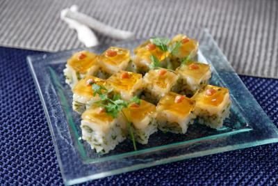 画像：COOKA「Oceans Festa～海の幸ブッフェ～」で提供する「青のりライスとイカのアスピック」