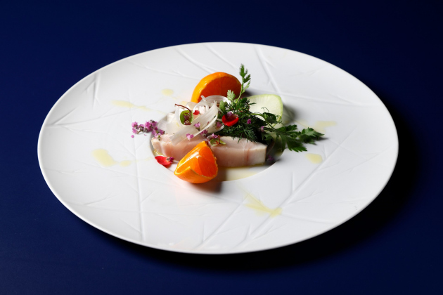 ZK鉄板焼 2月「寒鰤のミ・キュイ ウドとせとかのクリュディテ」