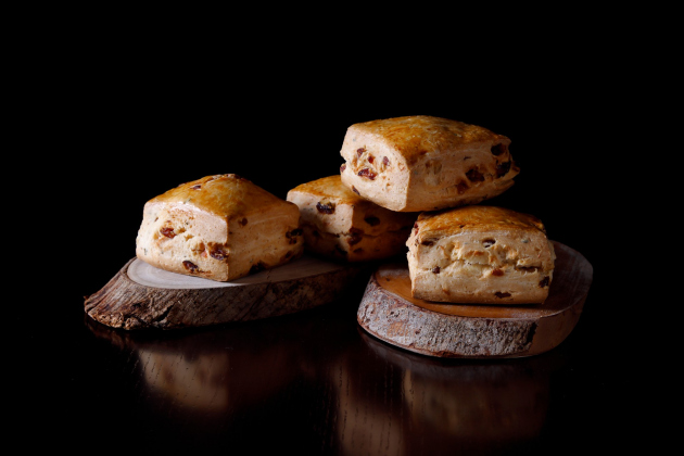 画像：桜とクランベリーのスコーン