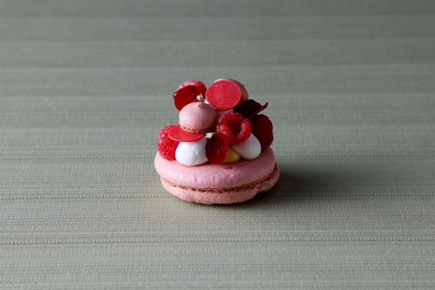 画像：M-Boutique「マカロン・フランボワーズ」
