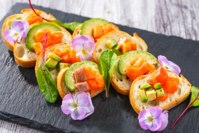 アボカドとトラウトサーモンのカナッペ｜オーダー＆ハーフブッフェイメージ