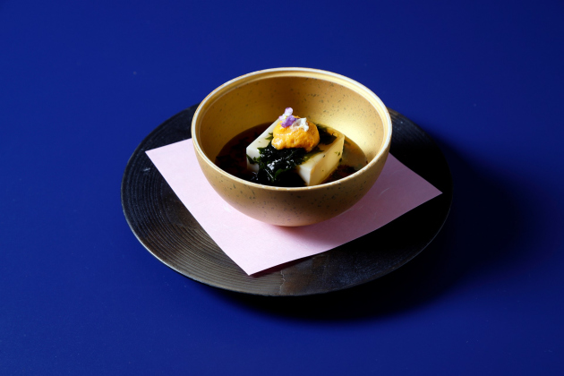 ZK日本料理4月「（先付け）筍豆腐 若布餡かけ 生雲丹」
