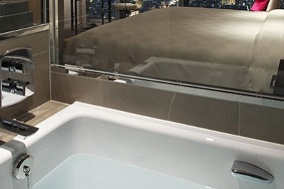 大阪の街並みをご覧いただきながら非日常のバスタイムを