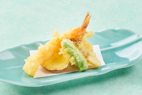 日本料理つのくに：海老と鶏の天ぷらの料理イメージ