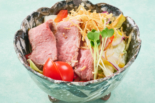 日本料理つのくに：ローストビーフの野菜サラダイメージ