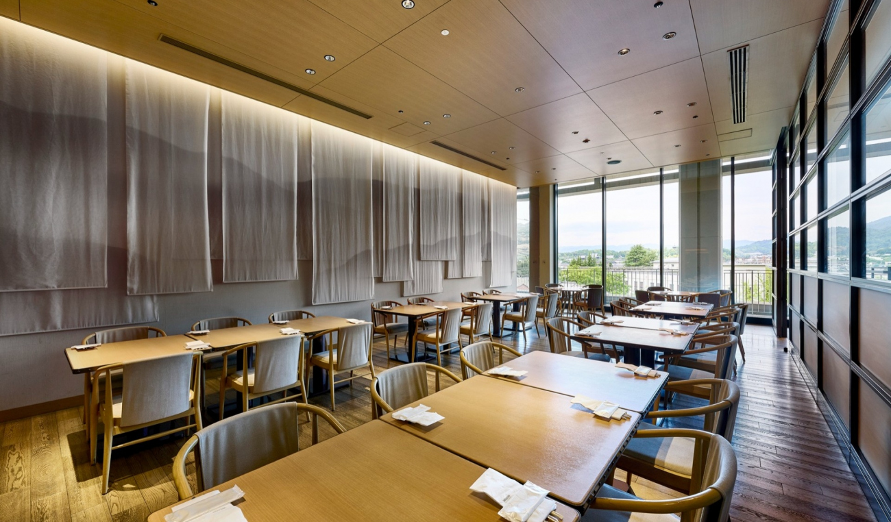 ALL DAY DINING 洛空　店内