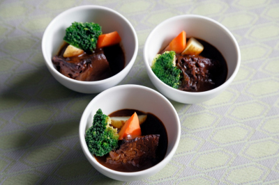 画像：ミートフェスティバル2026「神戸牛の赤ワイン煮込み（お一人様一皿）」（ディナー限定）