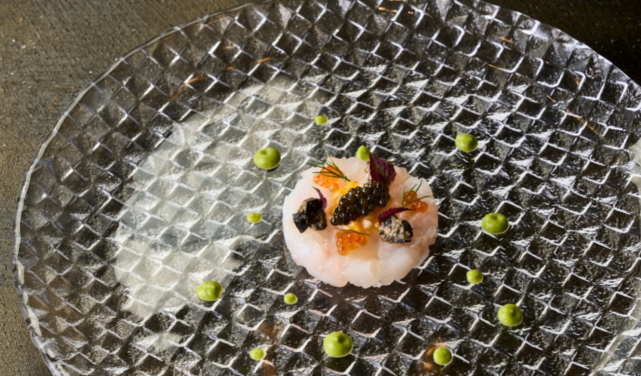 鰆のマリネ　グリーンピースのソース　 オリーブとケッパーのコンディメント