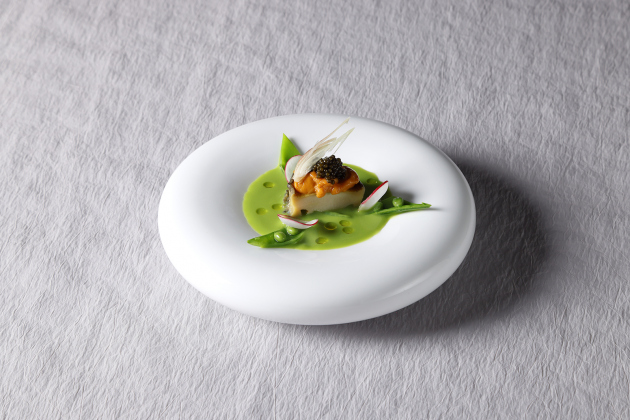 ZK 欧風料理 5月「煮鮑と緑豆のすり流し 雲丹とキャビア添え」