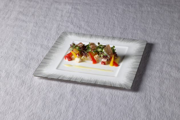 ZK欧風料理 5月「海鮮と甘夏のマリネ ホワイトアスパラガスとパプリカ 生ハムのアクセント」