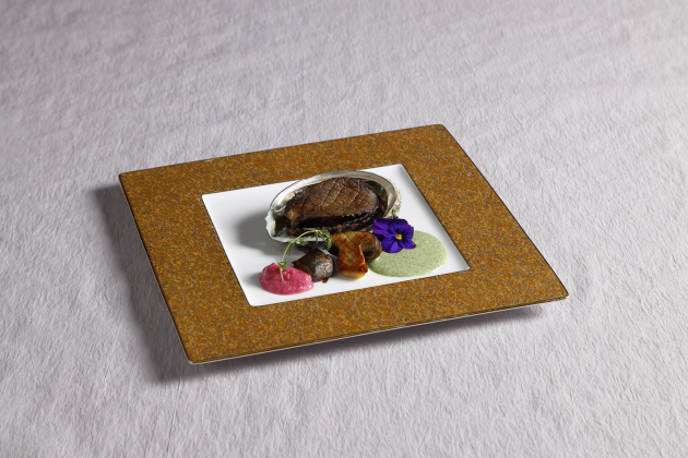 ZK鉄板焼 5月「黒鮑 ブルゴーニュ風」