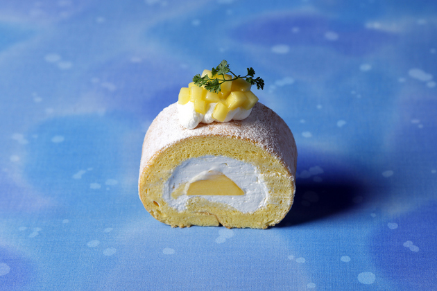 画像：M-Boutique「マンゴー ロールケーキ」