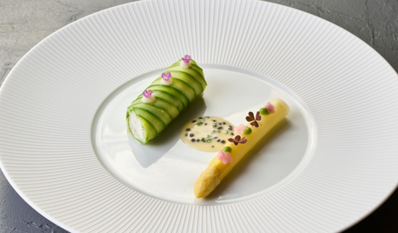 舌平目のルーレ　2種のアスパラガス　ソースオキャビア