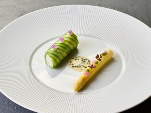 グリーンアスパラガス 卵黄のコンフィ パルメザンチュイル