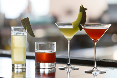 画像：BAR PLUSで提供する「季節のフルーツカクテル～メロン・チェリー～」