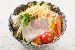 日本料理つのくに：豚しゃぶとぱりじゃがの野菜サラダの料理イメ―ジ