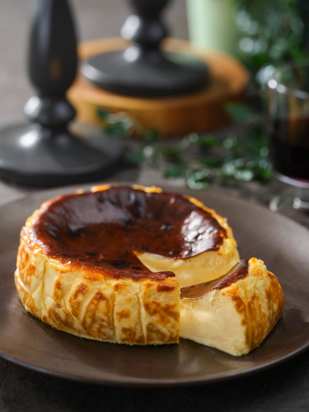 ザ・ラウンジ　バスクチーズケーキ　ホールサイズイメージ