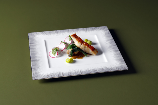 画像：ZK欧風料理 11月「鮑と鮮魚のムニエル 里芋のニョッコ 焦がしバターソース」